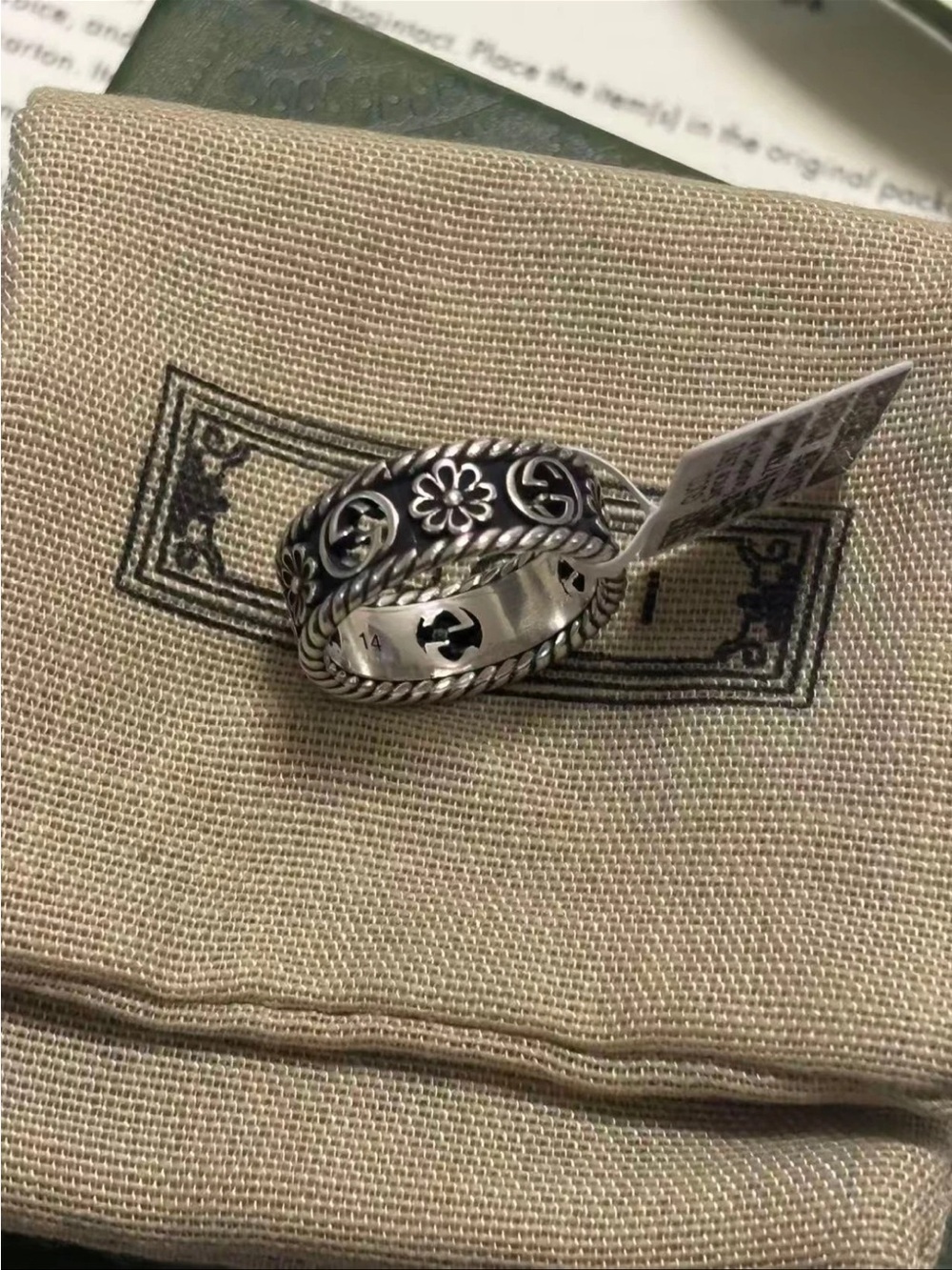 Authentic Gucci Silver Flower & Rope Ring - Picture 3 of 8